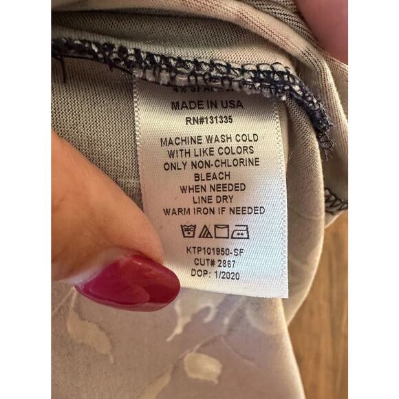 Nine Britton Women’s Navy Blue Floral 3/4 Flare Sleeve Top Stretch Keyhole Small - Picture 5 of 5